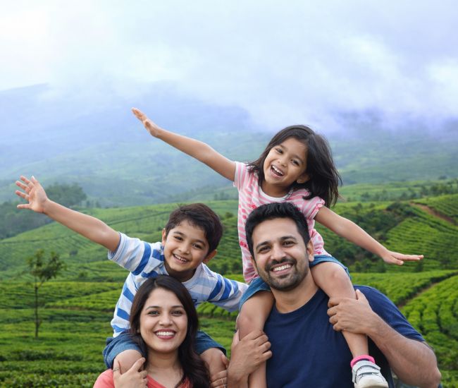 Kerala Family Tour Packages | Munnar Thekkady Alleppey Kovalam Tour
