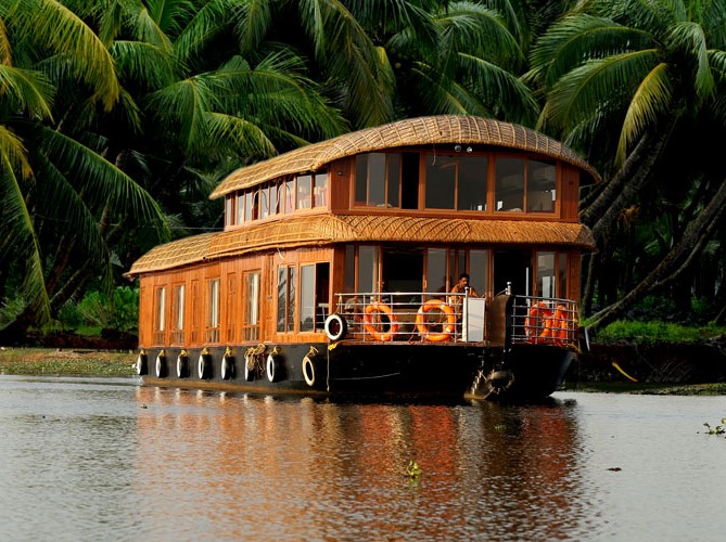 Houseboat Cruise in Alleppey